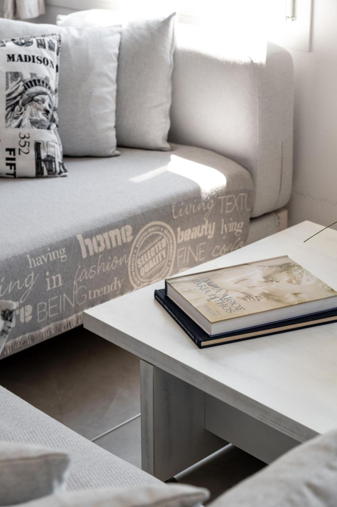 Azzurro Bianco Suites Páros 外观 照片