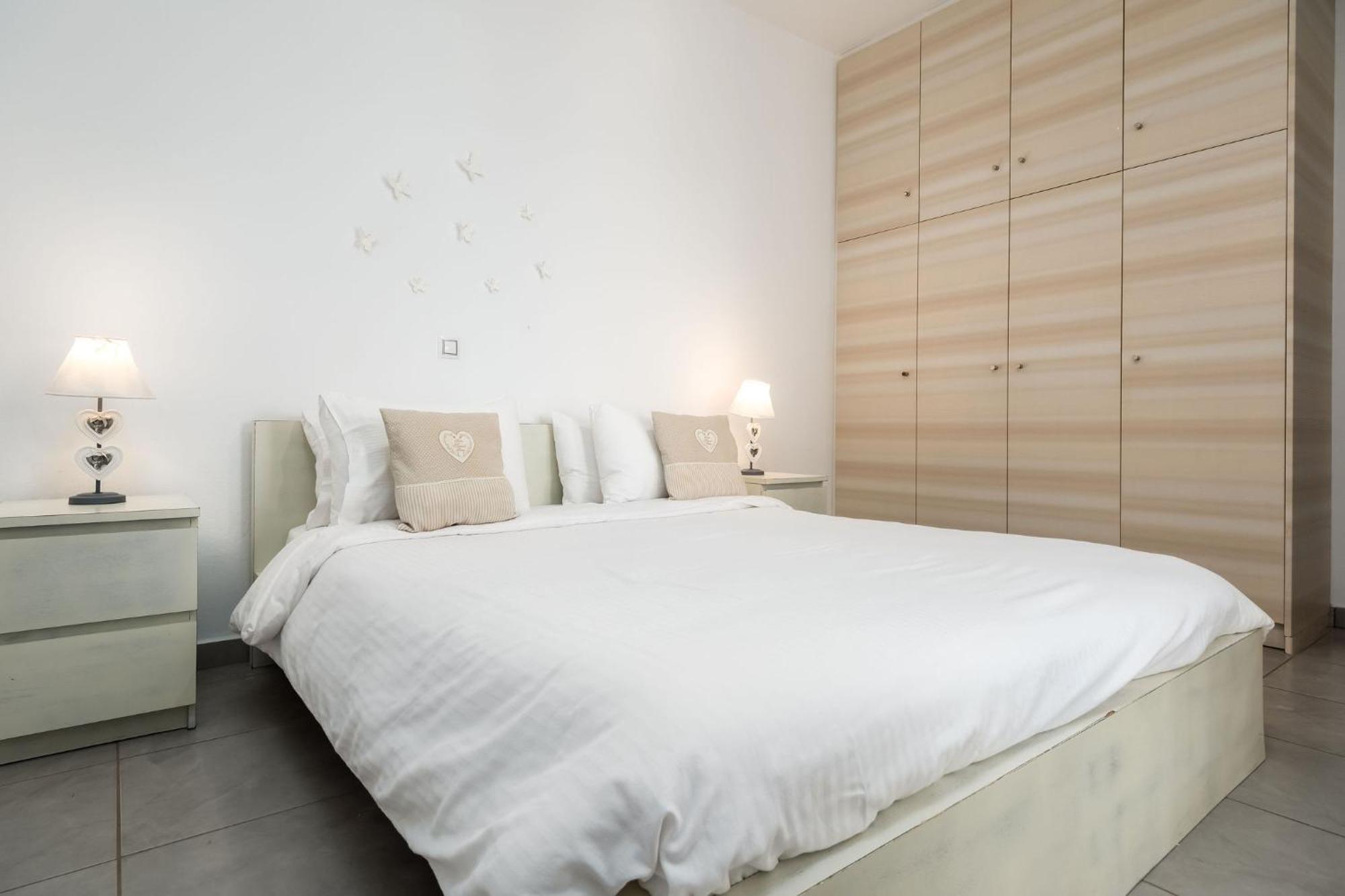 Azzurro Bianco Suites Páros 外观 照片