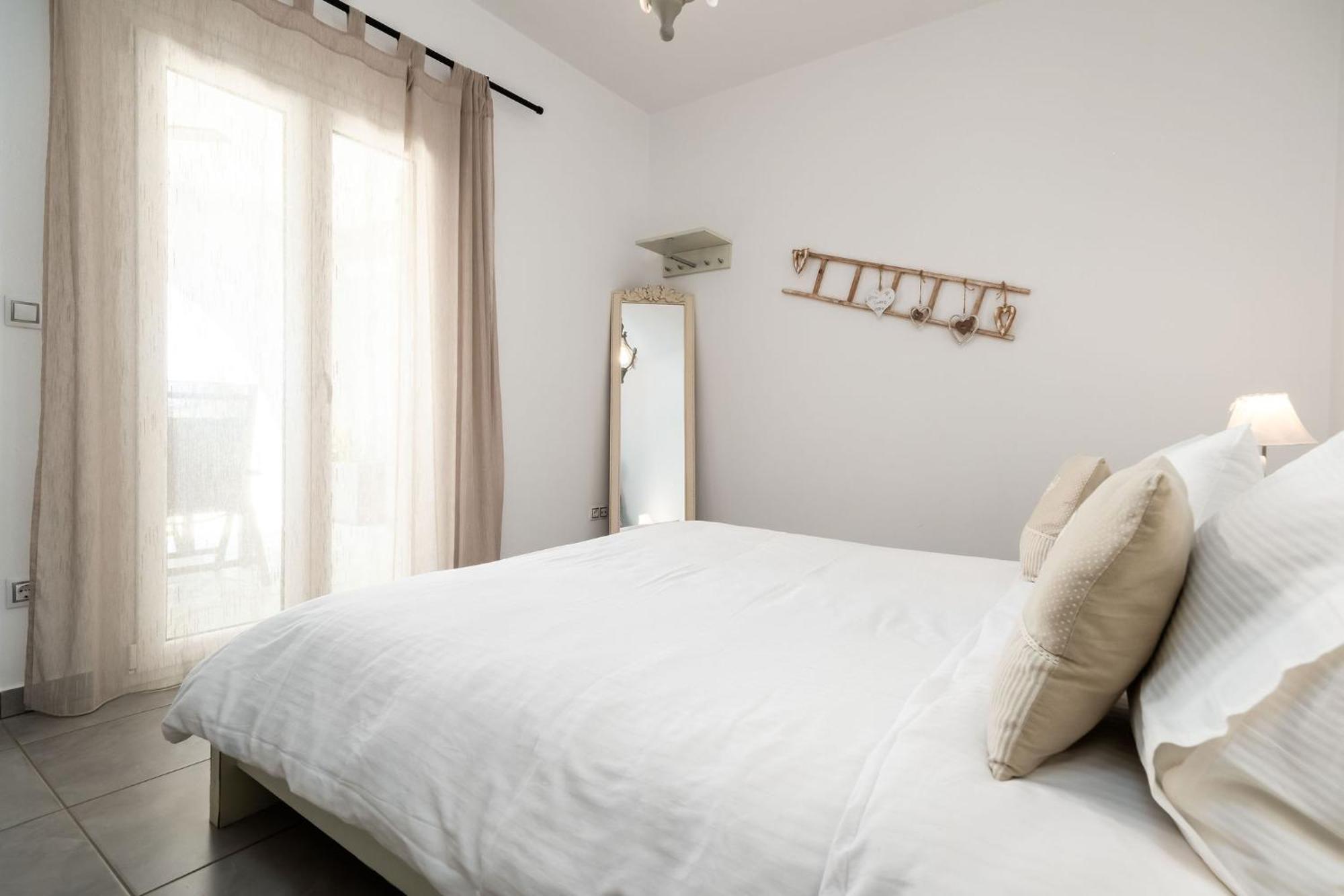 Azzurro Bianco Suites Páros 外观 照片