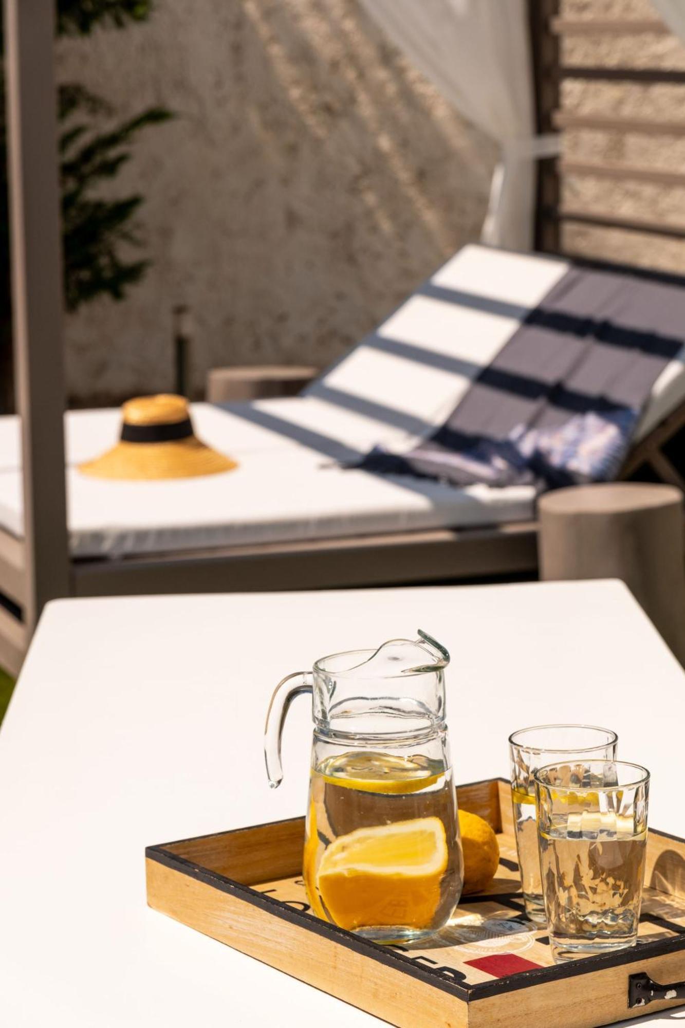 Azzurro Bianco Suites Páros 外观 照片