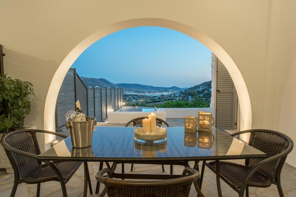 Azzurro Bianco Suites Páros 外观 照片